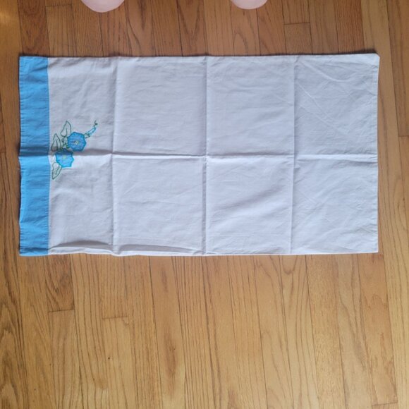 Vintage Hand-Embroidered White & Blue Floral morning Glory Pillowcase - Picture 2 of 3